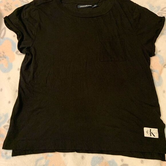 COPY - NWT Calvin Klein Jeans pocket tee rolled sleeves slit on bottom sides - Picture 4 of 11